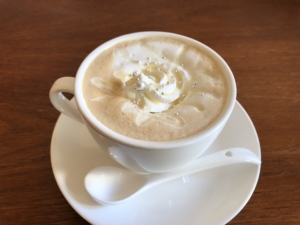 narairoカフェのホワイトチョコラッテ